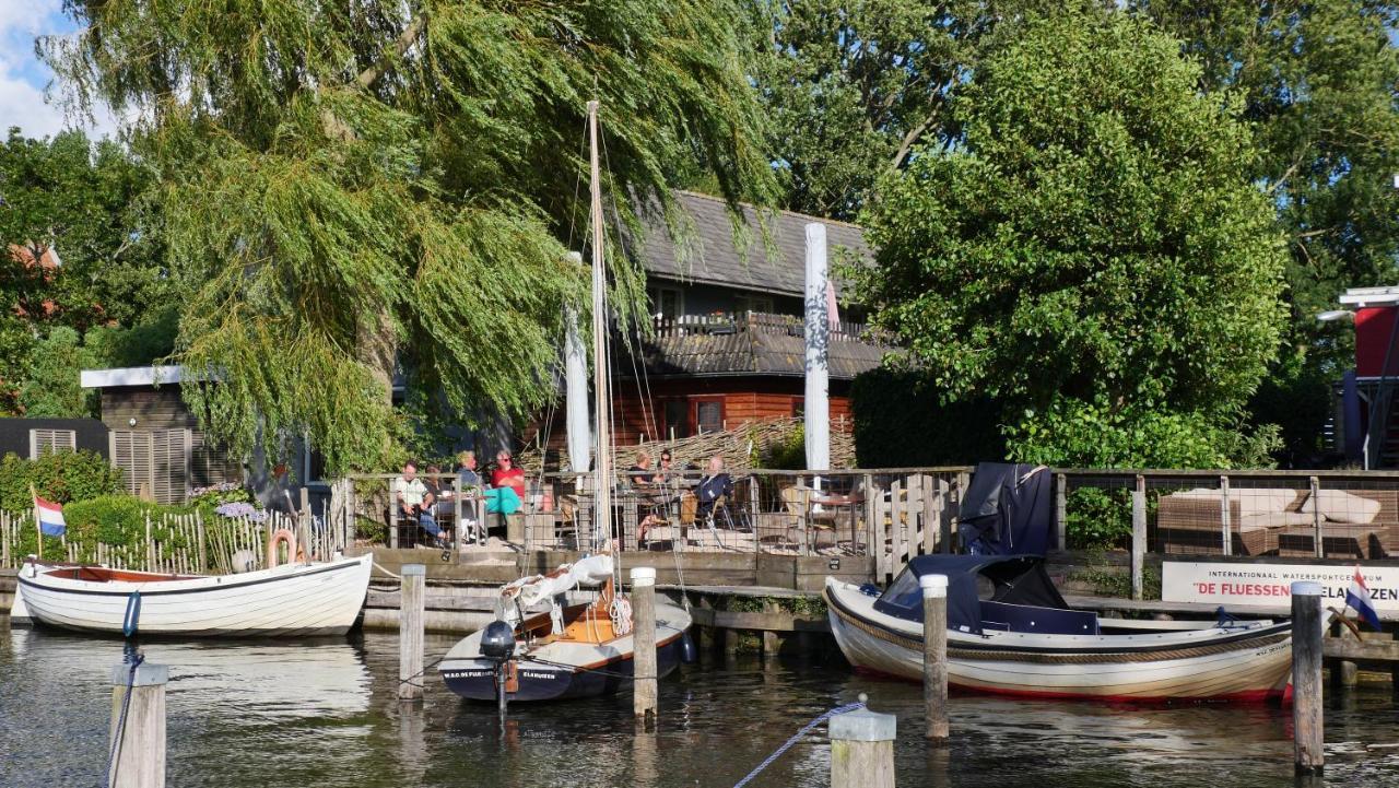 Villa Landzicht Vakantiehuis Aan De Fluessen Elahuizen Exterior foto